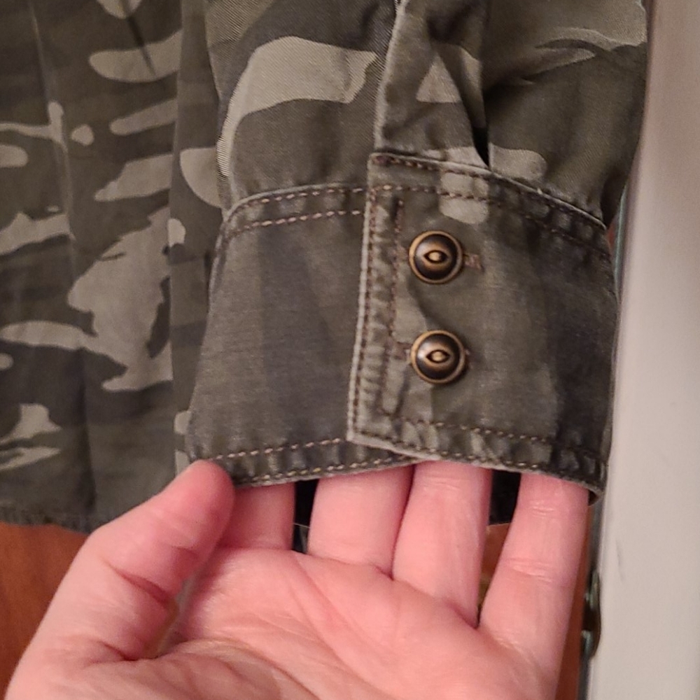 Express Camo Utility Shift Dress - Picture 4 of 4
